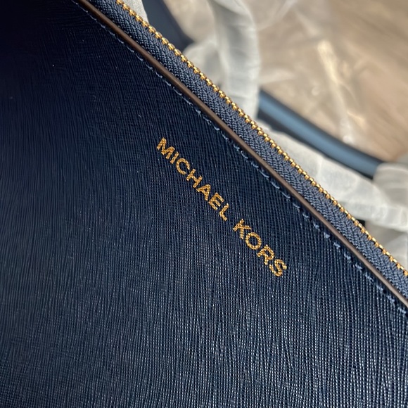 Michael Kors Jet Set Bag - Picture 10 of 10